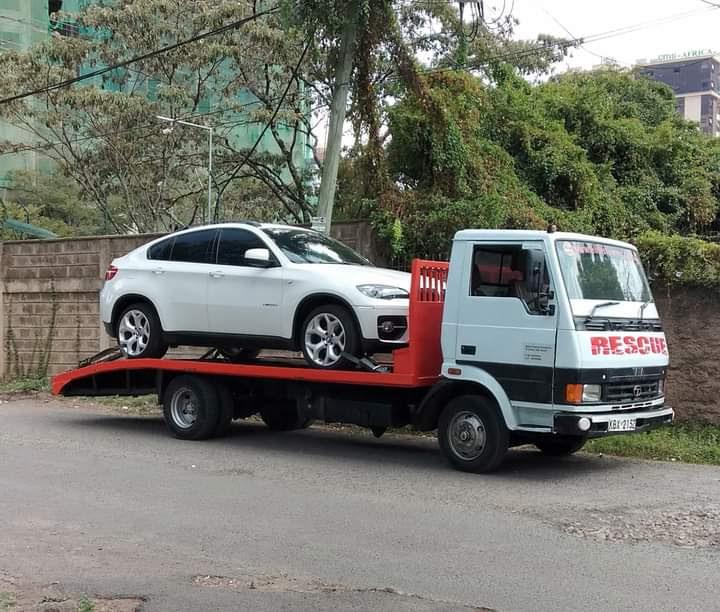 Emergency tow truck service